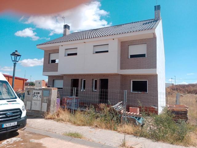 Adosado en venta en Torrejón del Rey de 132 m2 photo 0