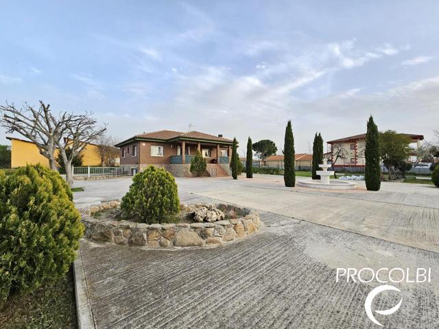 Casa - Chalet en venta en Valdetorres de Jarama de 332 m2 photo 0