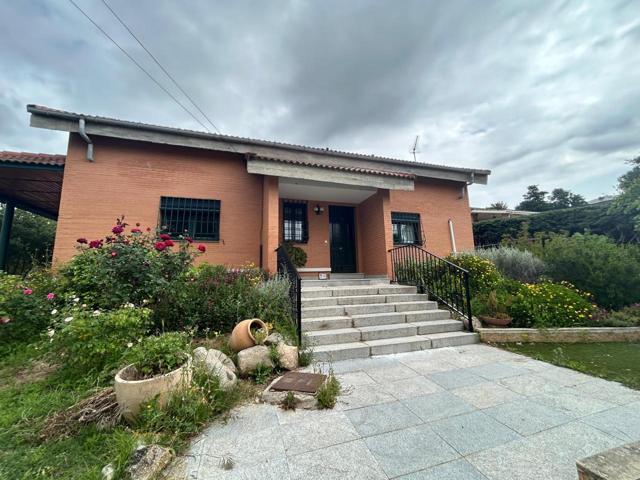 CHALET INDEPENDIENTE CON PISCINA Y PLACAS SOLARES photo 0