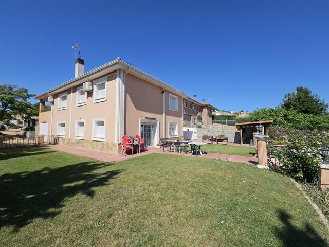 Casa - Chalet en venta en Jardín de Serracines de 329 m2 photo 0