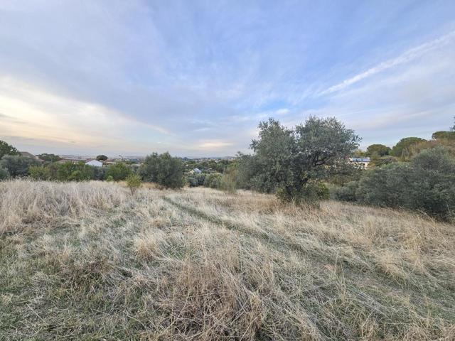 Terreno en venta en El Casar de 844 m2 photo 0
