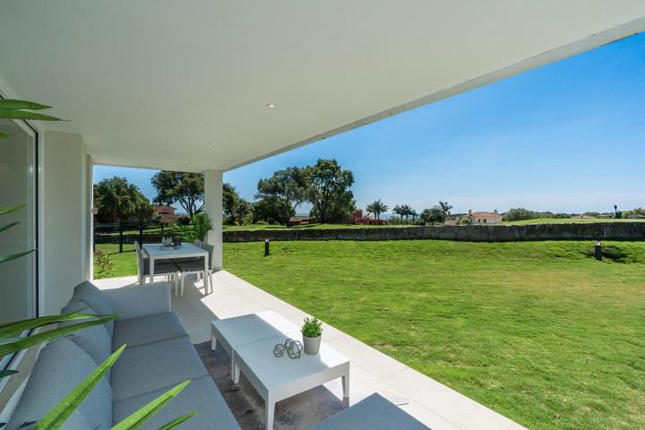 Apartamento en venta en Sotogrande de 98 m2 photo 0