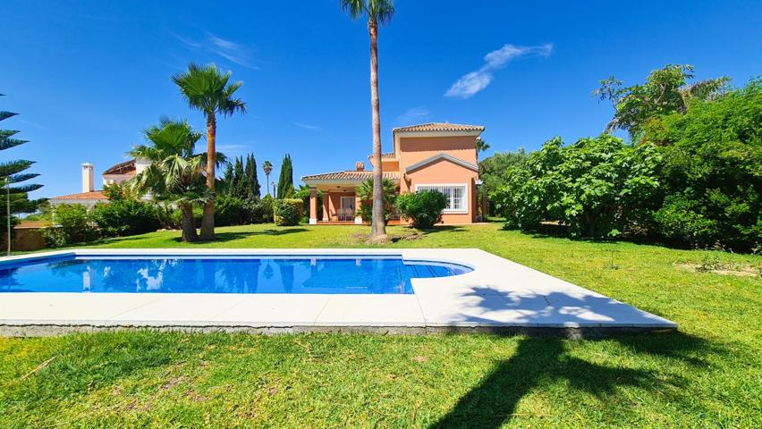 Casa - Chalet en venta en Estepona de 455 m2 photo 0