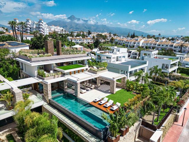 Casa - Chalet en venta en Marbella de 1047 m2 photo 0