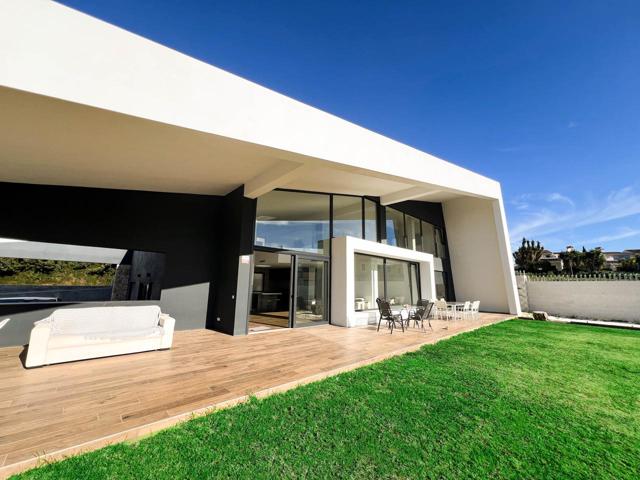 Casa - Chalet en venta en Estepona de 403 m2 photo 0