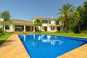 Casa - Chalet en venta en Benahavis de 831 m2 photo 0