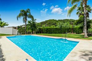 Casa - Chalet en venta en Estepona de 202 m2 photo 0