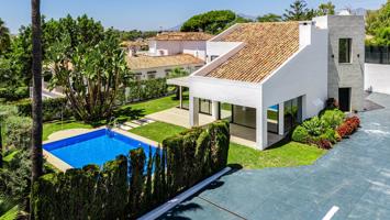 Casa - Chalet en venta en San Pedro Alcántara de 388 m2 photo 0