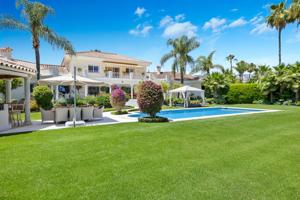 Casa - Chalet en venta en Marbella de 890 m2 photo 0