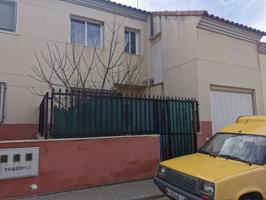 CHALET EN VENTA EN DOS BARRIOS-TOLEDO- photo 0