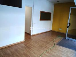 Local comercial en alquiler en zona Mutua photo 0