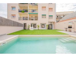 Planta baja de 3 habitaciones con piscina propia + 2 plazas de parquing en calle la Perla photo 0
