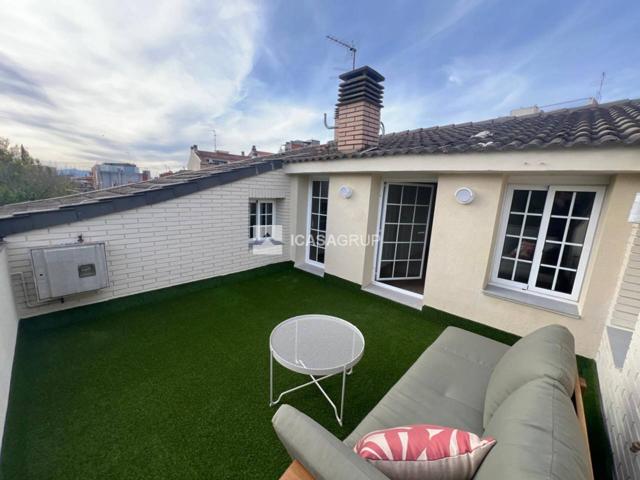 🏡 Espectacular casa adosada reformada con 4 habitaciones, 3 baños, gran garaje y terraza y balcón con vistas a la monta photo 0