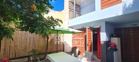 Bonito adosado en Urbanización privada con piscina y gimnasio comunitario en La Quinta 🌴 photo 0