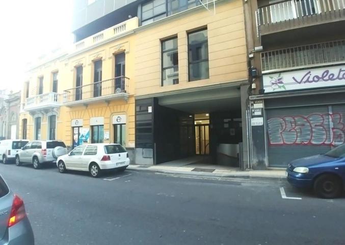 Plaza de garaje en calle La Rosa 45 photo 0