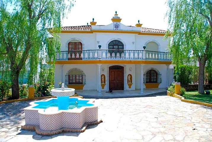 Casa - Chalet en venta en Estepona de 860 m2 photo 0