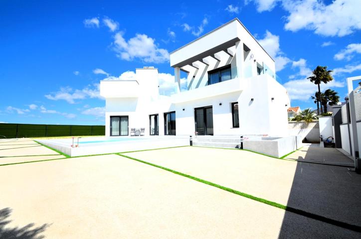 Casa - Chalet en venta en Estepona de 300 m2 photo 0