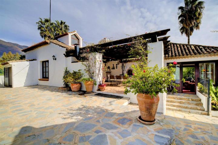 Casa - Chalet en venta en Casares de 537 m2 photo 0