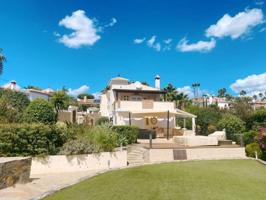 Magnifica villa de 4 dormitorios con fantásticas vistas a Gibraltar en la zona del Padrón en Estepona photo 0