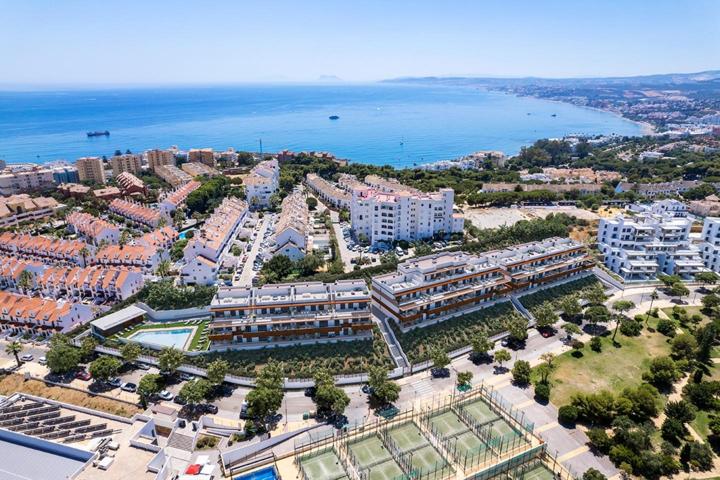 Fantástico apartamento de obra nueva cerca del puerto de Estepona photo 0