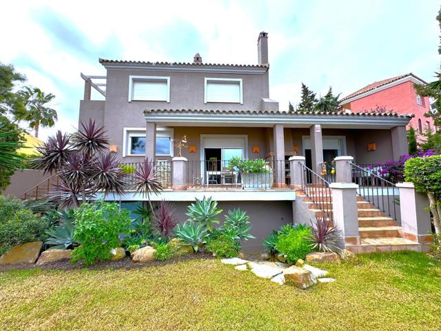 ¡¡ MAGNIFICA VILLA DE 6 HABITACIONES CON VISTAS AL MAR Y PISCINA CUBIERTA UBICADA EN LA DUQUESA !! photo 0