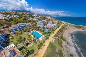 PRIMERA LÍNEA DE PLAYA. Lujoso Apartamento de 2 hab en La Perla de la Bahía, Casares Playa photo 0