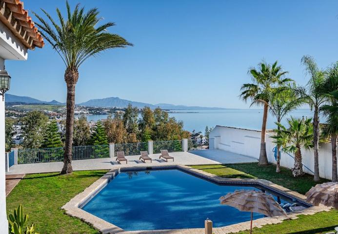 MARAVILLOSA VILLA CON IMPRESIONANTES VISTAS AL MAR. Ubicada en Estepona photo 0