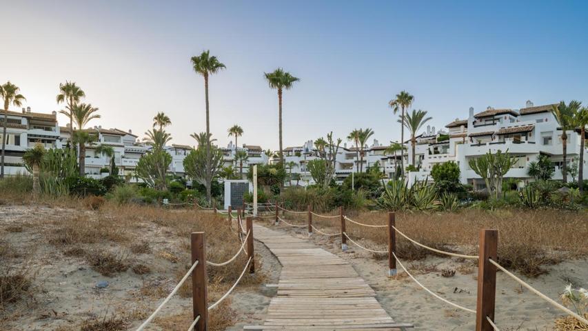 Lujoso apartamento en PRIMERA LÍNEA DE PLAYA en Costalita photo 0