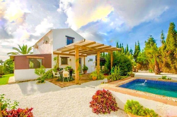 Casa Rústica en venta en Estepona de 185 m2 photo 0