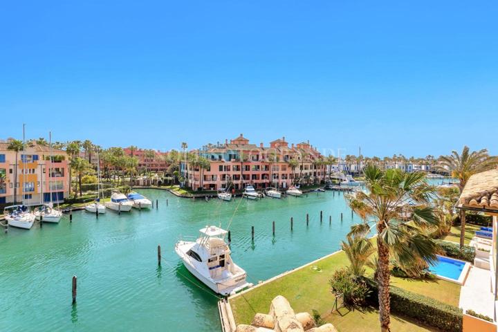 APARTAMENTO DE LUJO EN LA EXCLUSIVA MARINA DE SOTOGRANDE photo 0