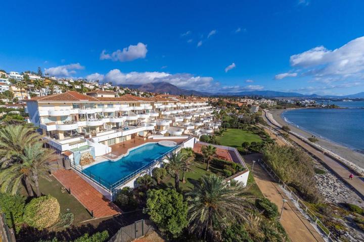 Amazing 3 bed FIRST LINE BEACH PENTHOUSE with PANORAMIC SEA VIEWS in Estepona area photo 0