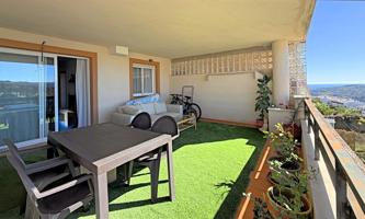 Bonito apartamento con gran terraza, vistas al golf y al mar, en Casares Costa. photo 0