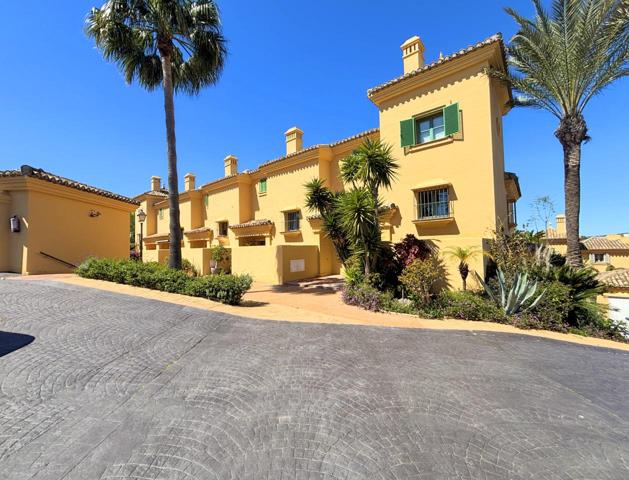 HERMOSA CASA ADOSADA UBICADA EN SOTOGRANDE EN PRIMERA LINEA DE GOLF photo 0