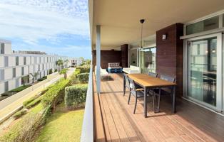 MODERNO APARTAMENTO CON GRAN TERRAZA, EXCELENTES CALIDADES Y VISTAS PARCIALES AL MAR photo 0