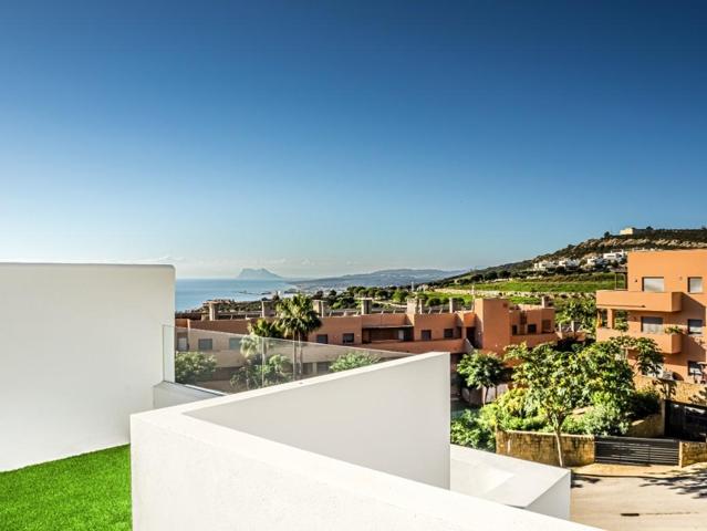 CASA ADOSADA DE 3 DORMITORIOS CON IMPRESIONANTES VISTAS AL MAR photo 0