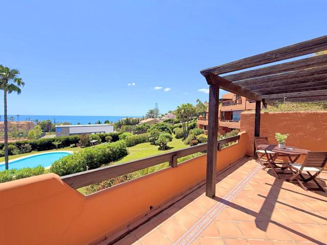 Exclusivo Apartamento con Terraza Soleada y Vistas al Mar en la Costa de Estepona photo 0