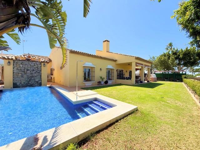 Encantadora villa en primera línea de golf con jardín y piscina privada – La Duquesa photo 0
