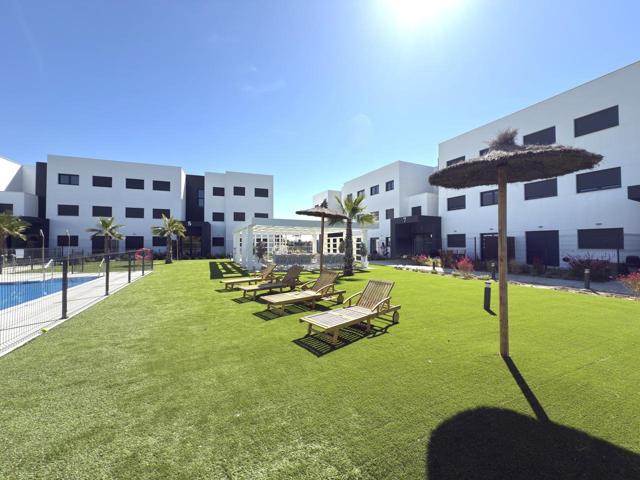 EXCLUSIVO APARTAMENTO EN PLANTA BAJA CON VISTAS AL MAR, TERRAZA Y JARDÍN PRIVADO. ESTEPONA. photo 0