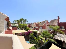 ENCANTADORA CASA ADOSADA CON TERRAZA, GARAJE PRIVADO Y ORIENTADA AL SUR photo 0