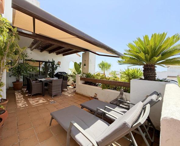 Ático de ensueño con vistas al mar y terraza panorámica en La Alcaidesa. photo 0