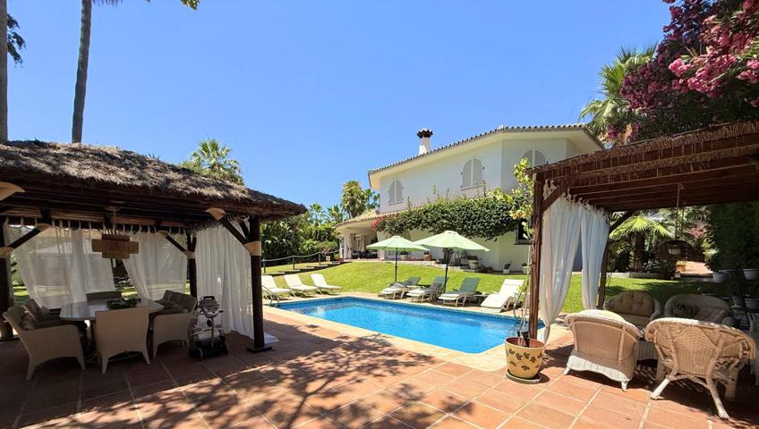 VILLA ANDALUZA CON JARDÍN PRIVADO EN NAGÜELES, LA EXCLUSIVA MILLA DE ORO DE MARBELLA photo 0
