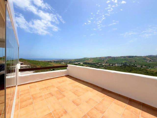 Exclusivo Ático en Esquina con Vistas Panorámicas al Mar y a la Montaña en Casares Costa photo 0