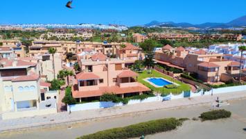 Maravillosa adosada en primera línea de playa en Casares Costa. photo 0
