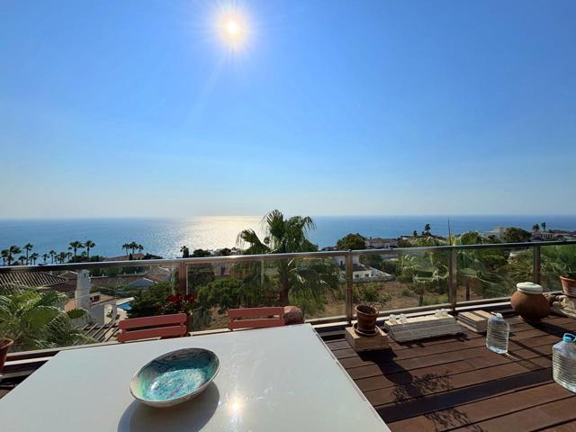 ÁTICO CON ESPECTACULARES VISTAS PANORÁMICAS AL MAR EN URBANIZACIÓN PRIVADA ENTRE SOTOGRANDE Y PUERTO DE LA DUQUESA. photo 0