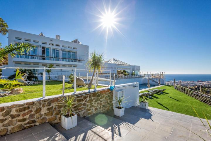 Casa - Chalet en venta en Estepona de 900 m2 photo 0