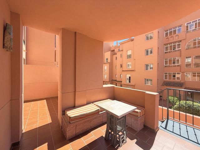 Precioso apartamento con amplia terraza y patio privado en La Duquesa photo 0