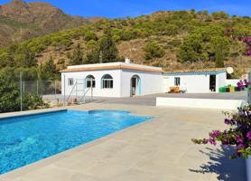 Casa - Chalet en venta en Estepona de 152 m2 photo 0