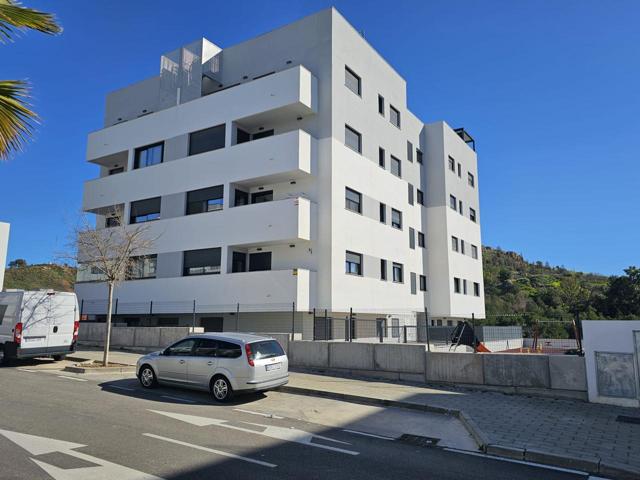 Tu Hogar Ideal en Málaga: Piso con Terraza, Piscina, Parking y Trastero de 11 m² photo 0