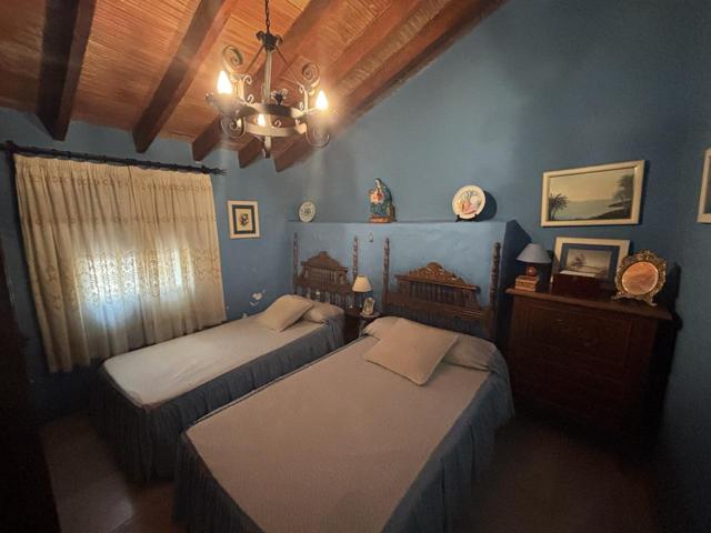 CASA RÚSTICA CON 8HA Y ENVASADORA DE ACEITE CON CARTERA DE CLIENTES EN FUNCIONAMIENTO photo 0