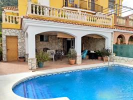 Pareado en venta en Alhaurín de la Torre de 273 m2 photo 0